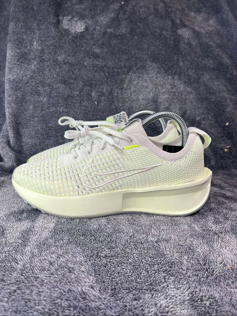 Nike Interact Run Women's Size 7 Running Shoes Light Bone / Volt Barely Green FD